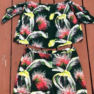 Flower designed crop top and shorts set